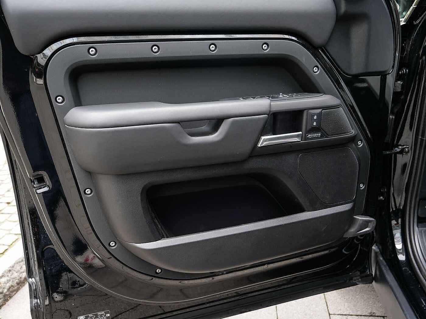 Land Rover Defender 110 Dynamic HSE