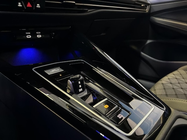 Volkswagen Golf 1.5 eTSI DSG R-Line