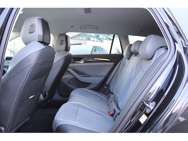 Volkswagen Passat 1.5 eTSI Business Variant