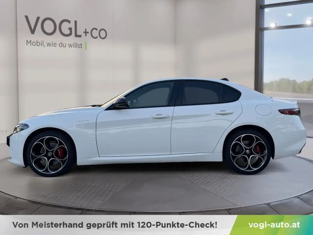 Alfa Romeo Giulia AT8 Q4