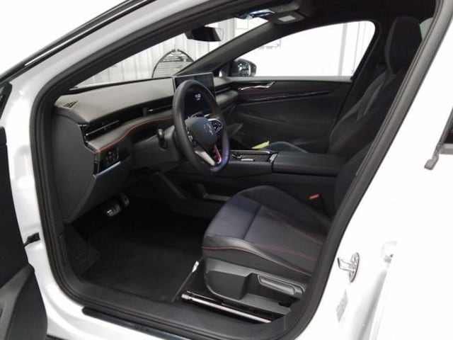 Volkswagen ID.7 340PS NP.77T ACC.5J-G.WÄRMEPUMPE.AHK.AREA-VIEW.NAVI.HUD.PANO.LED