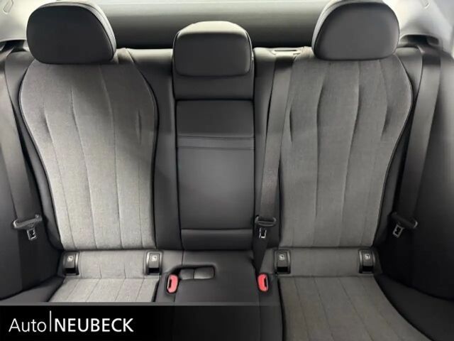 Mercedes-Benz E 200 AVANTGARDE Sedan