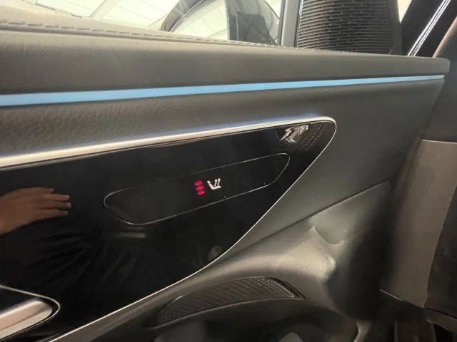 Mercedes-Benz E 220 AMG Line E 220 d Sedan