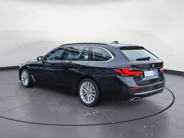 BMW 520 520d Luxury Line Touring xDrive