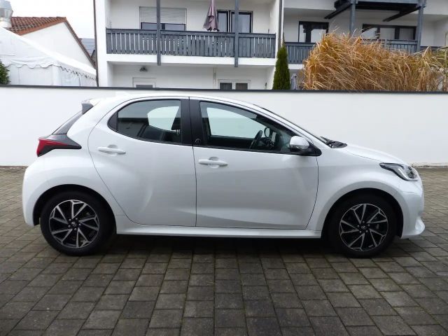 Toyota Yaris Hatchback Hybride Team D