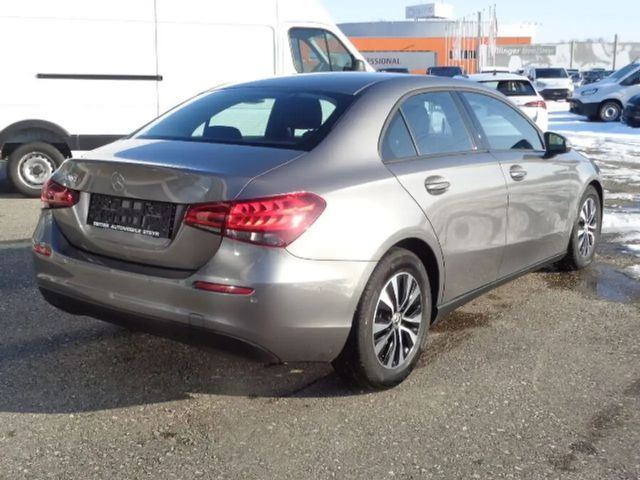 Mercedes-Benz A 180 A 180 d