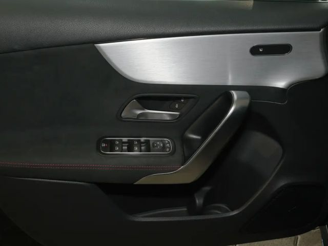 Mercedes-Benz A 180 AMG Line