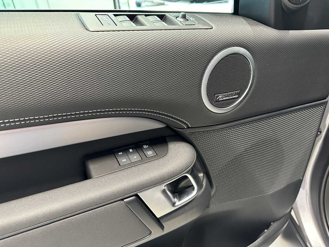 Land Rover Discovery D300 Dynamic SE