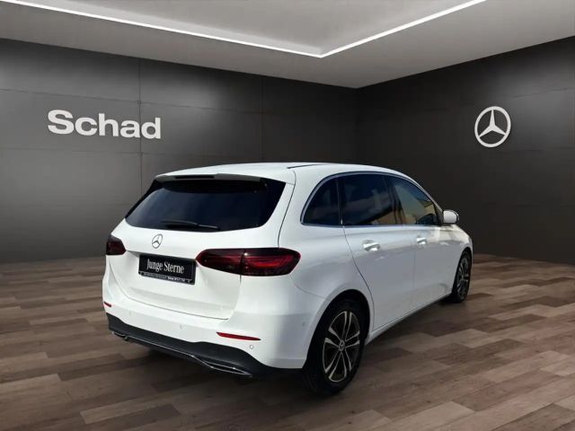 Mercedes-Benz B 200 Sedan