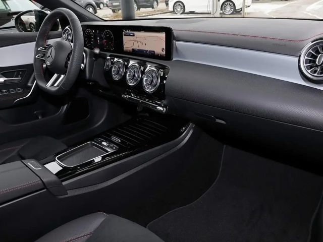 Mercedes-Benz CLA 200 AMG Line Coupé