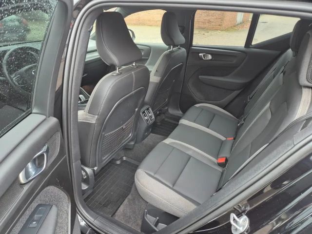 Volvo XC40 AWD Plus Recharge Twin Engine