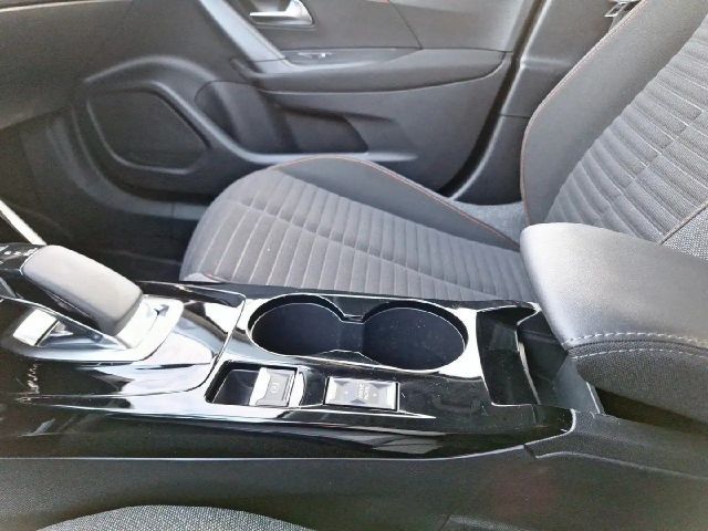 Peugeot E-2008 Active Pack