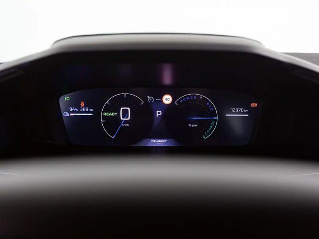 Peugeot E-2008 Allure Pack