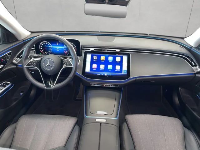 Mercedes-Benz E 200 Sedan