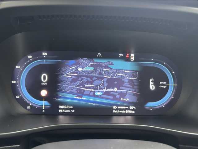 Volvo XC40 XC40 Navi LED Klima Standhzg Einparkhilfe el. Fenster