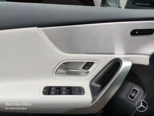 Mercedes-Benz A 250 A 250 e AMG Line