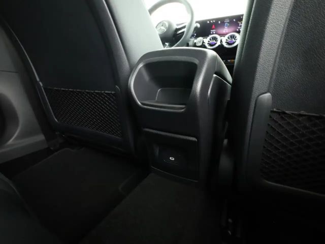 Mercedes-Benz A 200 A 200 d AMG Line