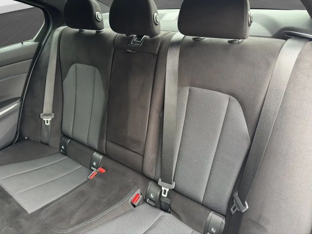 BMW 320 320d M-Sport Sedan xDrive