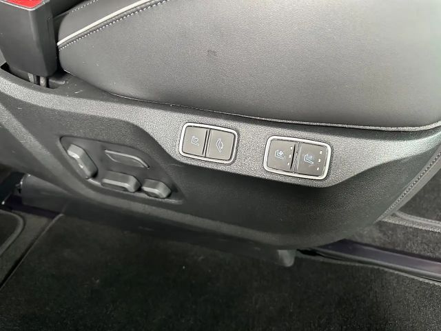 Hyundai Staria Signature