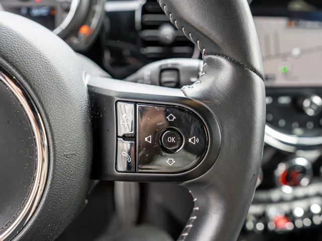 MINI Cooper JCW Trim FACEL. LED NAVI SHZ PDC KLIMA