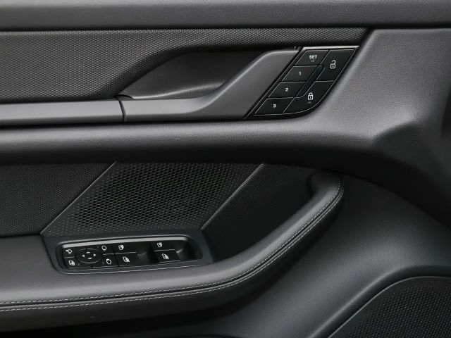 Porsche Taycan 4S Cross Turismo