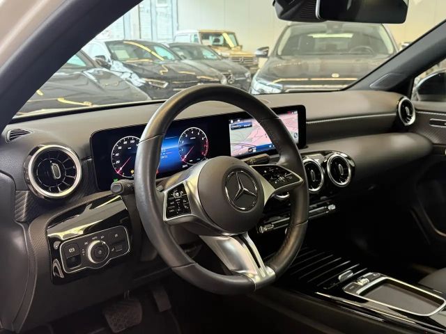 Mercedes-Benz A 200 DISTR+PANO+NIGHT+LED+KAMERA+CARPLAY+DAB