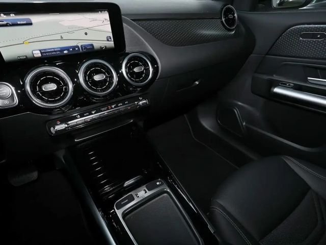 Mercedes-Benz GLA 180 NIGHT PAKET+CARPLAY+KAMERA+SPURHALTE+18"