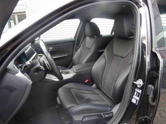 BMW 320 320i M-Sport Sedan