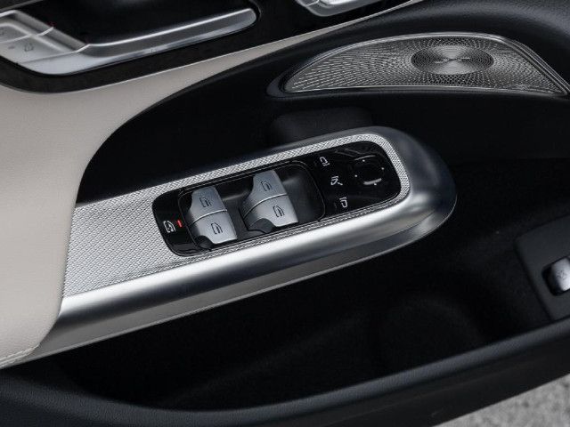 Mercedes-Benz E 200 Sedan