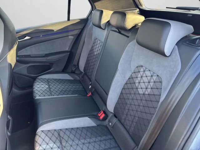 Volkswagen Golf 1.5 eTSI DSG Golf VIII R-Line