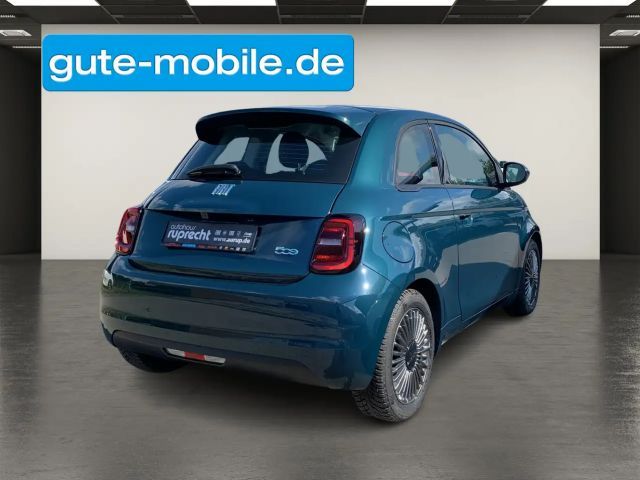 Fiat 500e Action