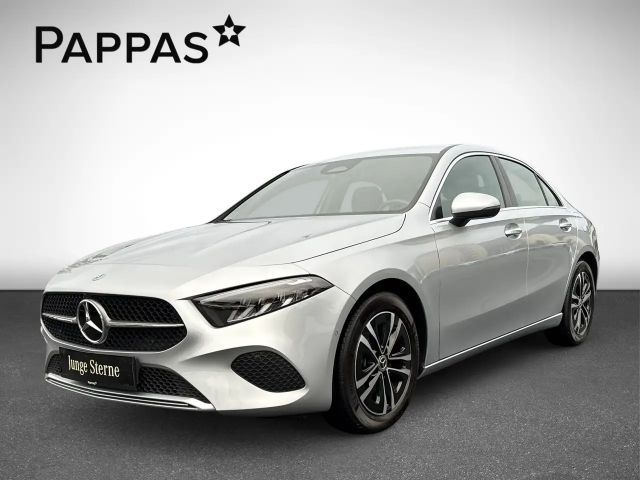 Mercedes-Benz A 200 Limousine PTS Cam Navi Wide LED SHZ