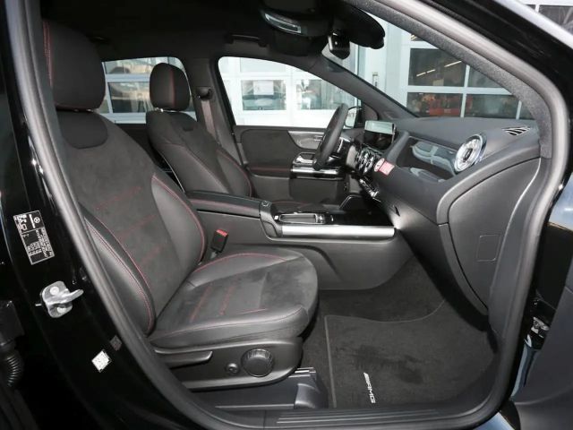 Mercedes-Benz B 180 AMG Line Sedan