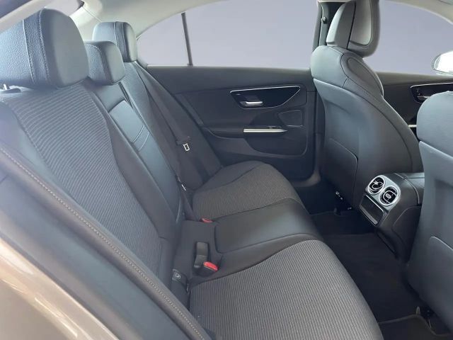 Mercedes-Benz C 200 AVANTGARDE Sedan