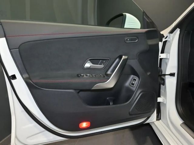 Mercedes-Benz CLA 200 AMG Line Coupé