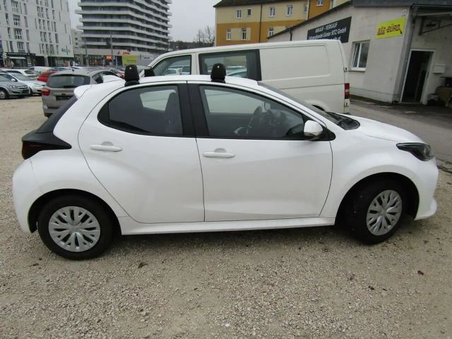 Toyota Yaris Active