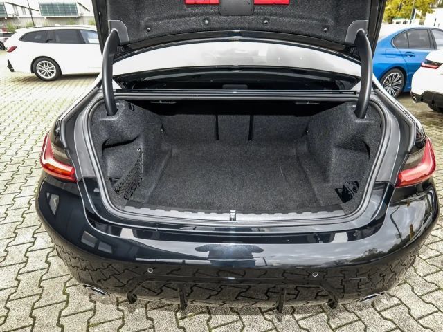 BMW 320 320i M-Sport Sedan