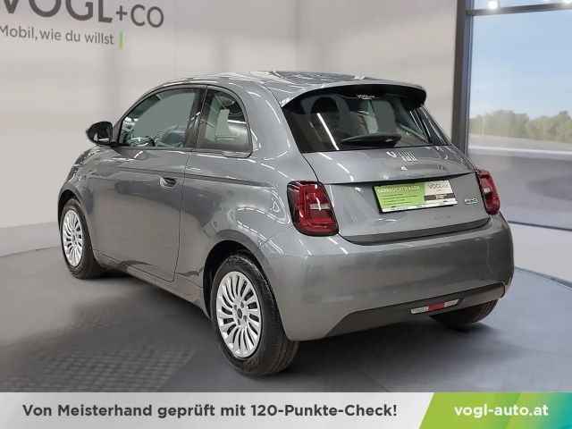 Fiat 500e Action