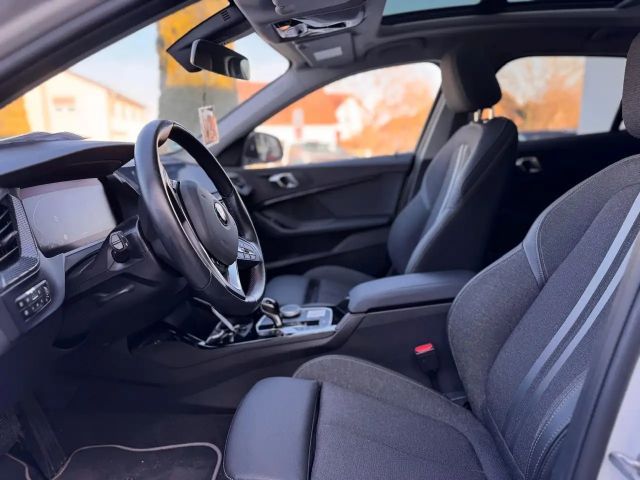 BMW 118 118i Sedan Sport Line