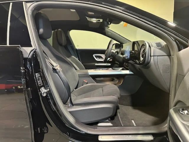 Mercedes-Benz CLA 250 AMG Line Sedan