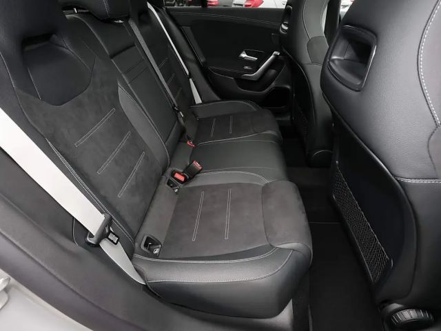 Mercedes-Benz CLA 180 AMG Line Coupé