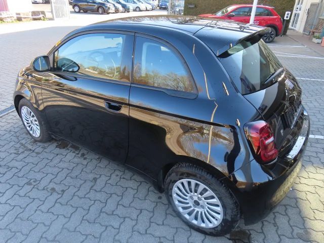 Fiat 500e Action