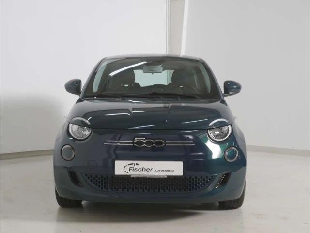 Fiat 500e Action