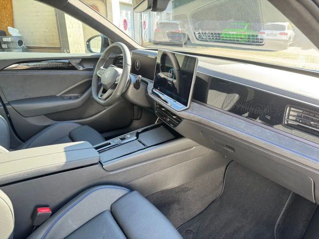 Volkswagen Passat 2.0 TSI DSG R-Line