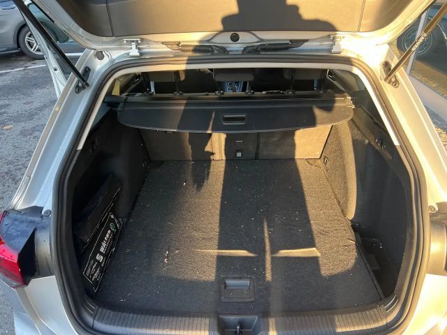 Volkswagen Golf DSG Life Variant