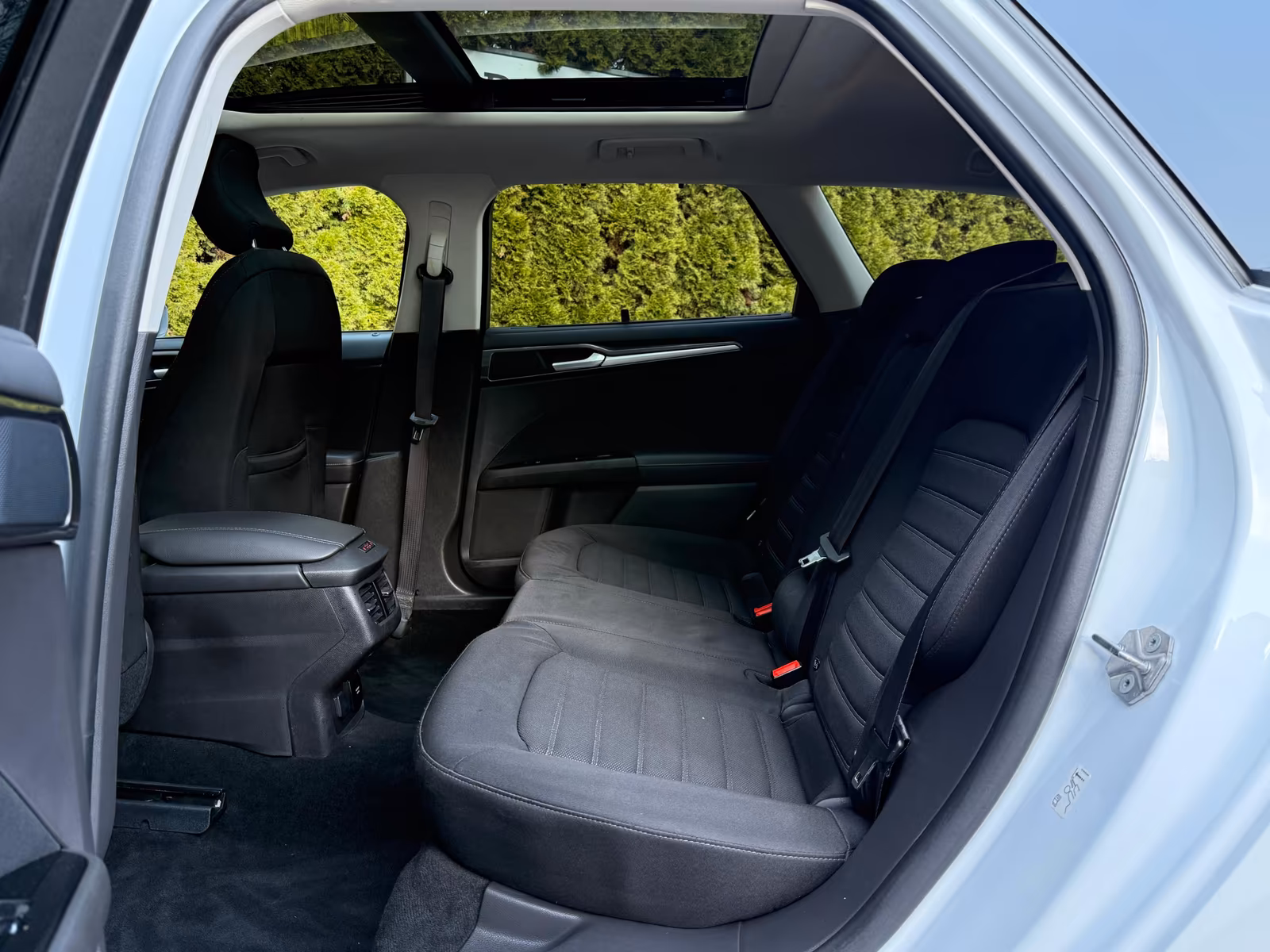 Ford Mondeo 2.0 Aut. LED+PANO+KAMERA+SHZ+NAVI+CARPLAY