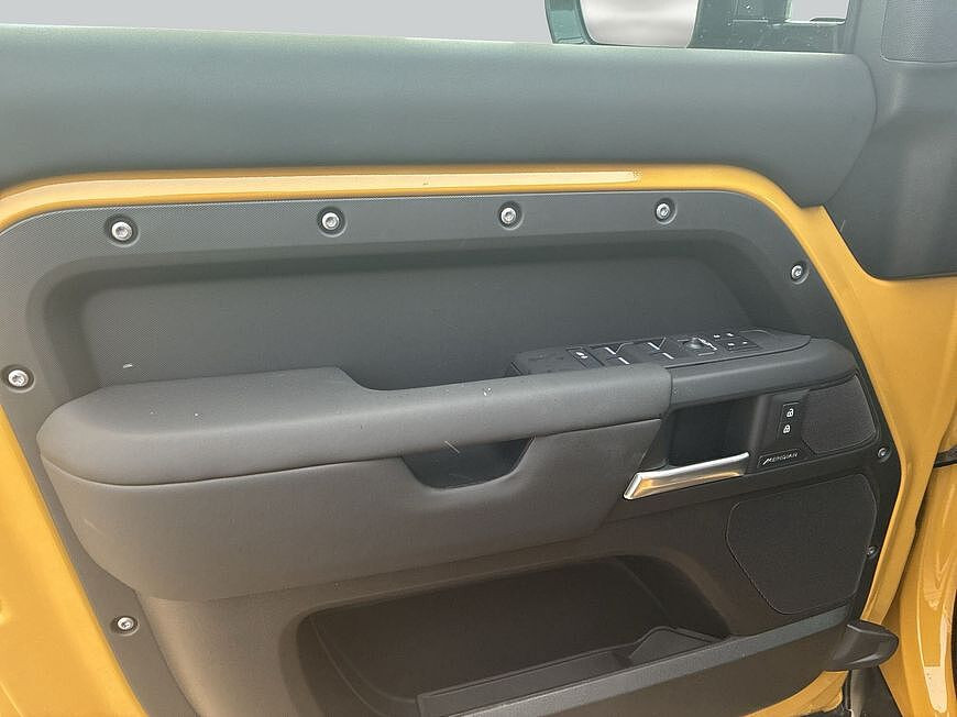 Land Rover Defender 110