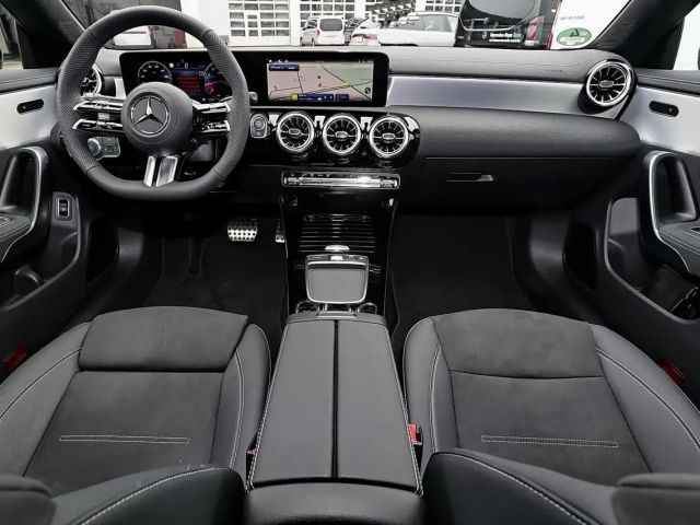 Mercedes-Benz CLA 180 AMG Line Coupé