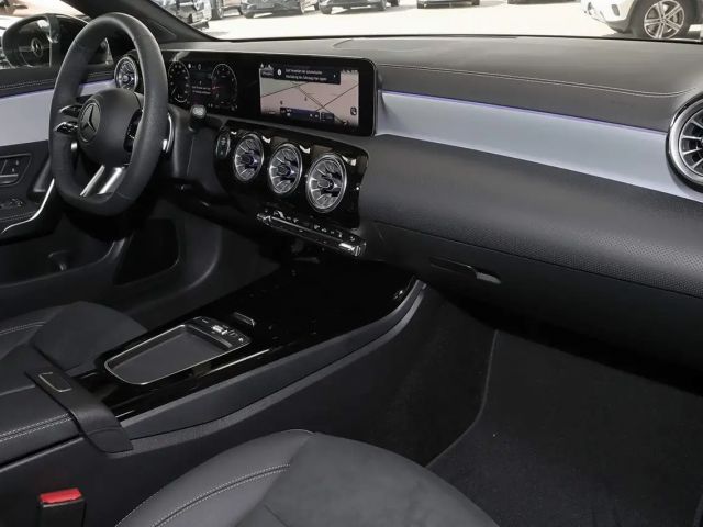 Mercedes-Benz CLA 200 AMG Line Coupé