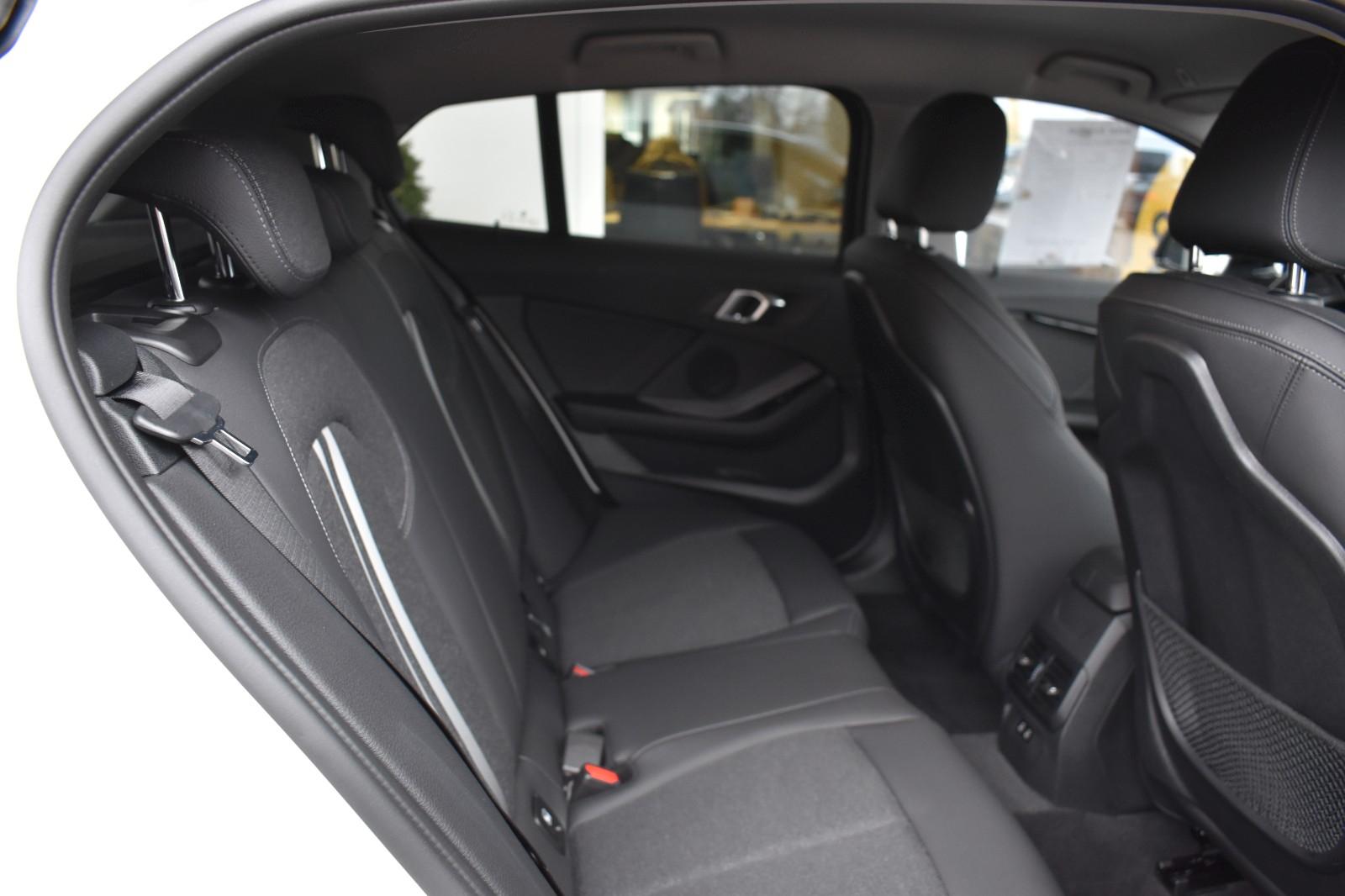 BMW 118 118d Sedan Sport Line